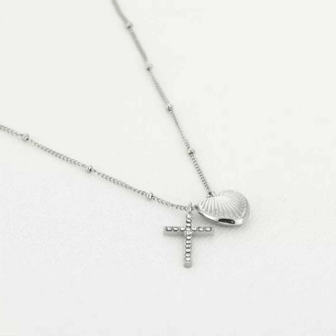 Ketting met kruisje en hartje