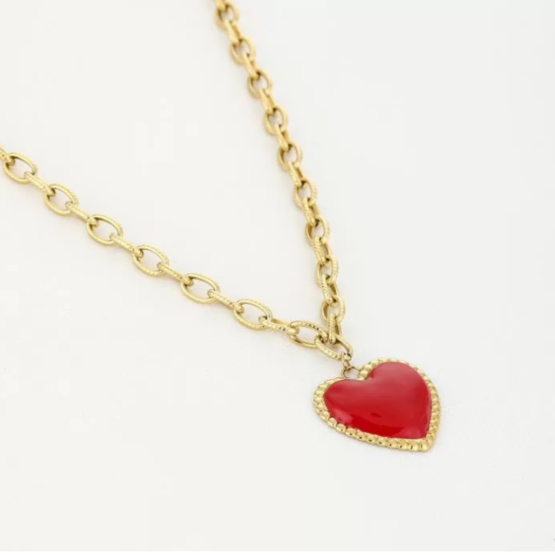 Lange ketting met rood hart